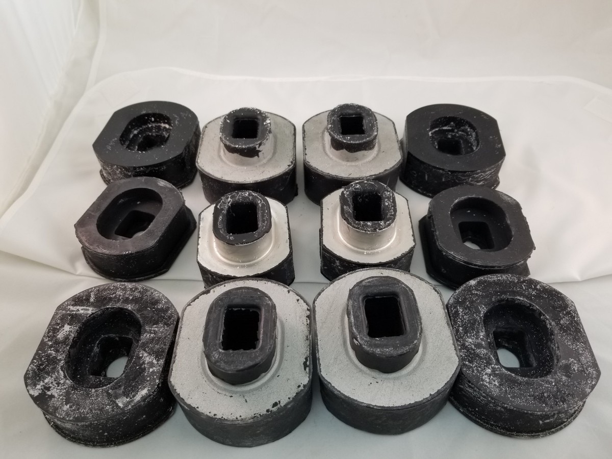 Hummer H1 Humvee BODY Mount COMPLETE SET 12339244-3 5569270