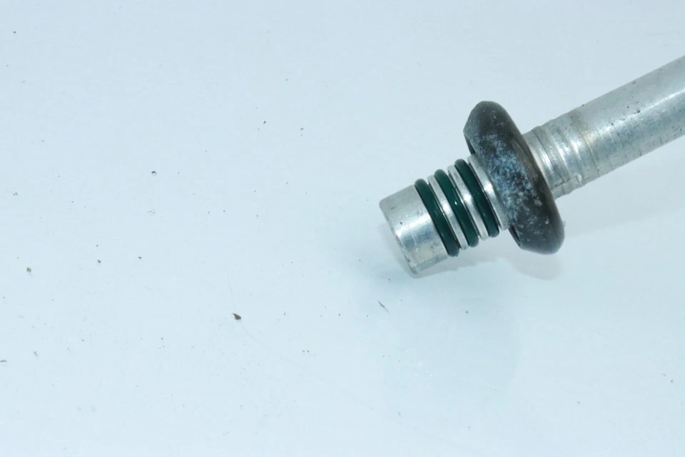 01-04 FORD MUSTANG COUPE 3.8 V6 AC LINE AIR CONDITIONING PIPE T1037 - Image 4 of 4