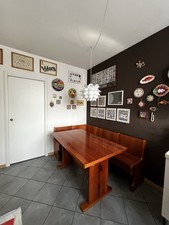 Tavolo In Legno con sedie e cassapanca contenitore