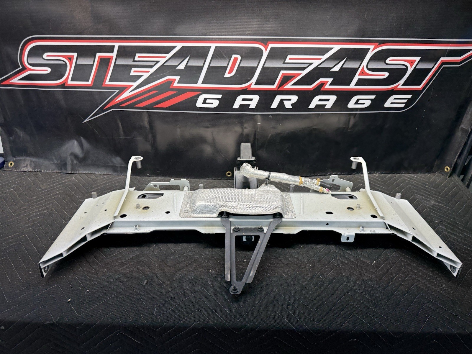 2017-18 AUDI R8 PLUS REAR FASTENING BEAM MOUNT BRACKET OEM 4S8 813 219 F