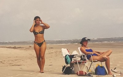 Vintage Original Photograph Pretty Girl Walks On The Beach Candid Image  -   Das