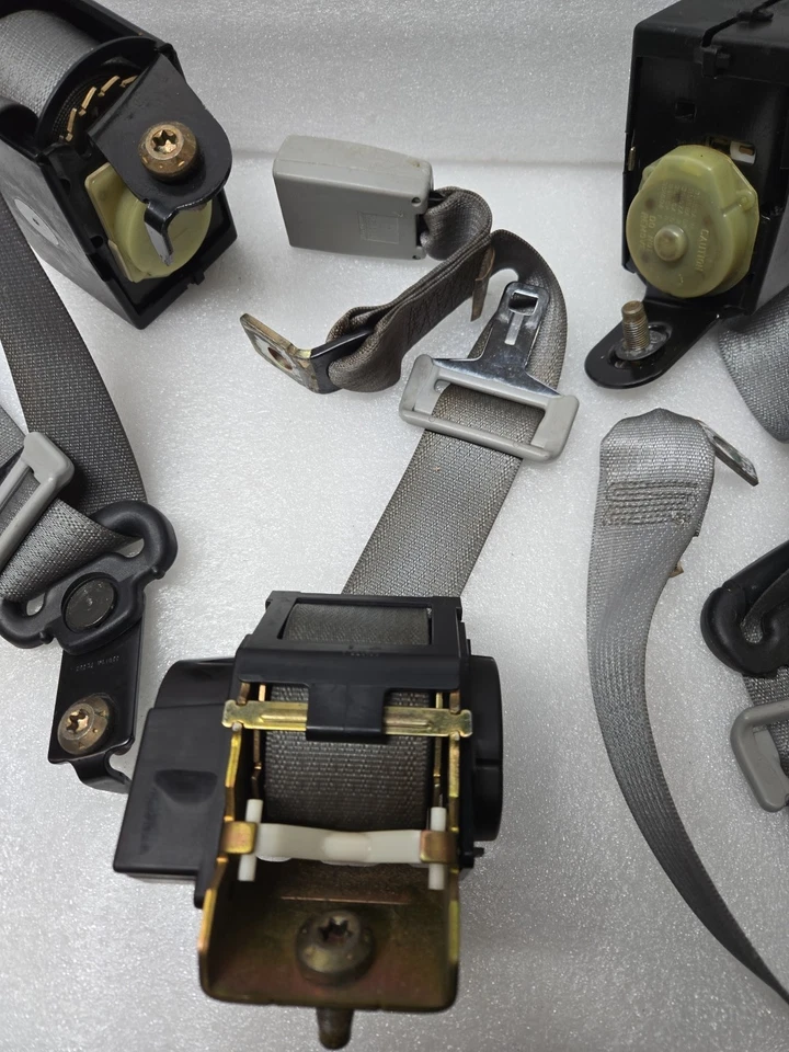 COMO NUEVO🔥 Juego de cinturón de seguridad trasero gris pedernal 03-05 Crown Victoria Grand Marquis Marauder Foto 3 de 4