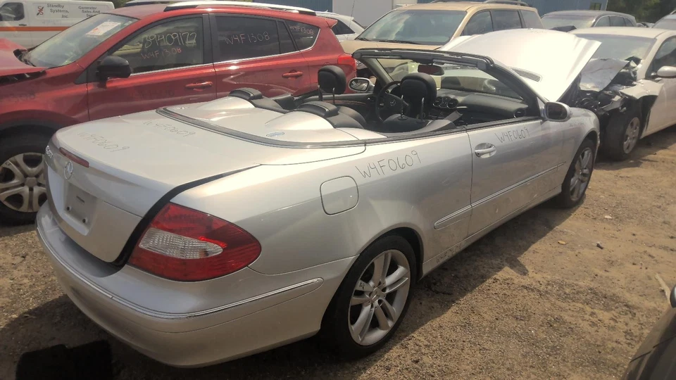 Guardabarros delantero izquierdo usado se adapta a: Mercedes-benz Mercedes clk 209 2006 tipo CLK350 para Foto 3 de 4