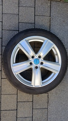 Nokian WR SnowProof P 245/45 R19 102V XL M+S auf Felge 8 1/2 Jx19H2 ET 35