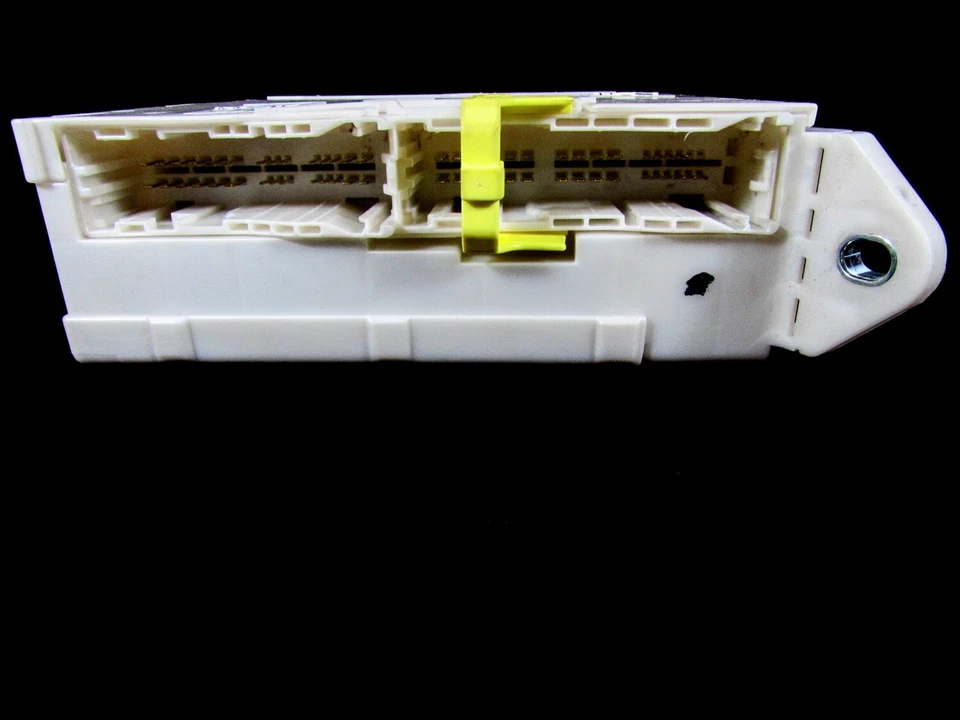 Centralina Lexus IS II XE2 rete di bordo interno portafusibili destra - Immagine 3 di 4