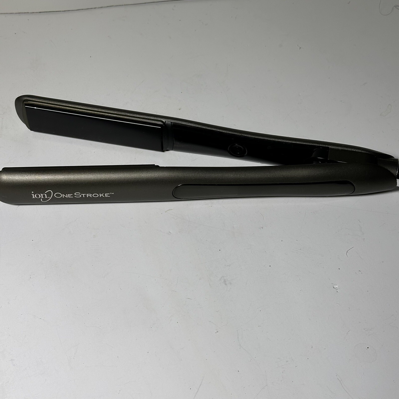 Ion One Stroke Flat Iron 1.5 Inch, Auto Shut Off, TriLayer Heaters