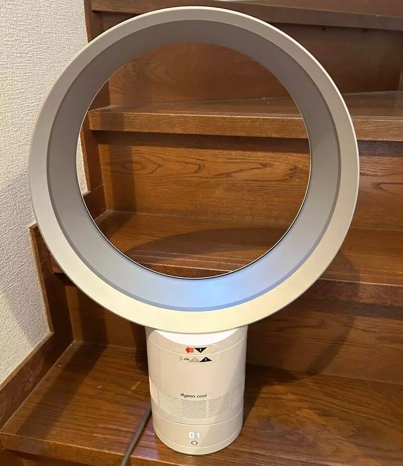 Dyson Air Multiplier AM06 Desk Table Fan Cool Powerful Airflow White Remote