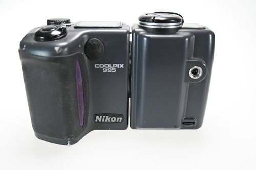 Nikon Coolpix 995 3.3MP Digital Camera w/4X Zoom #G438 - Picture 2 of 6