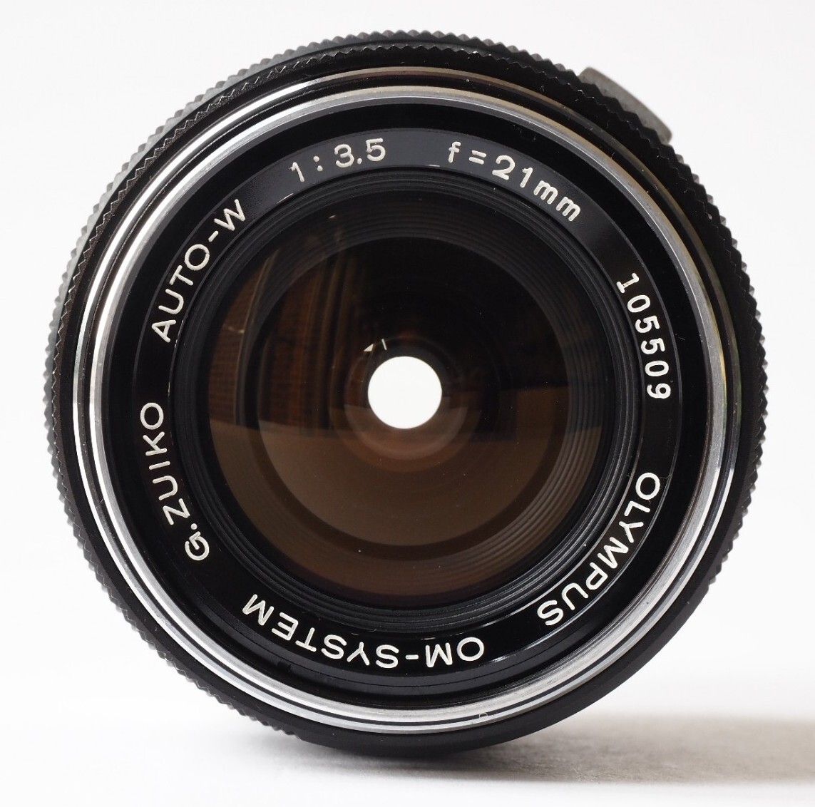 Olympus OM Zuiko AutoW 21mm f3.5 Wide Lens + Original CapsBeautiful