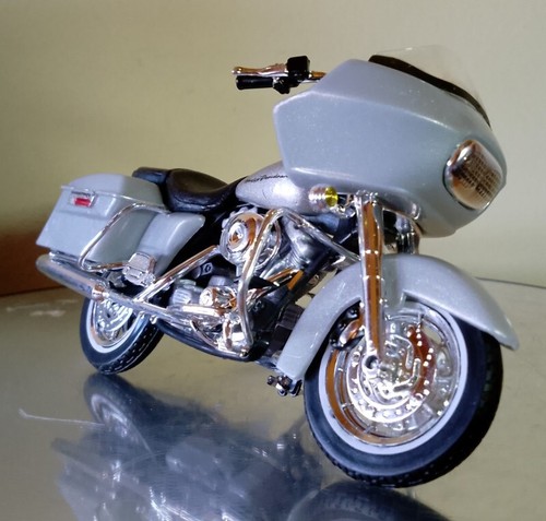 HARLEY DAVIDSON FLTR ROAD GLIDE 2002 1/18 MAISTO - Imagen 7 de 8