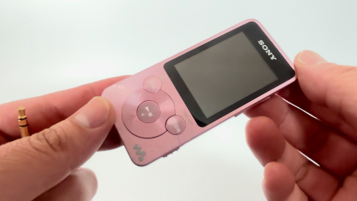 Sony NW-S14 Walkman Portable Music Player Audio MP3 8GB Yellow