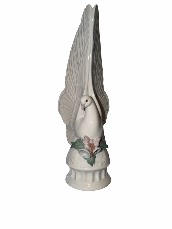 Lladro Dove of Peace Figurine (1996)