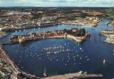 CONCARNEAU Quimper 29 Finistere La Ville Close et le port des plaisance Vue aeri