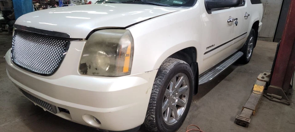 09 GMC Yukon XL 1500 Radiator With Police Package Option Ppv  - Image 4 of 4