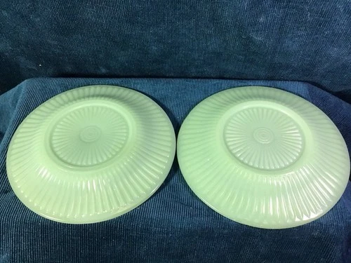 JADEITE Jane Ray RIBBED BACK Small Mint Green SAUCER PLATE FIRE KING **READ**