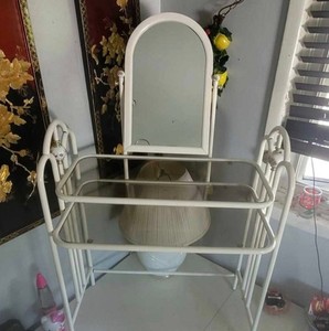 White Metal Glass Vanity Table with Arched Mirror and Shelf for Bedroom