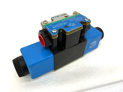New Eaton Vickers DG4V-3S-6C-M-FTWL-B5-60 Solenoid Valve 02-109576 - No Box