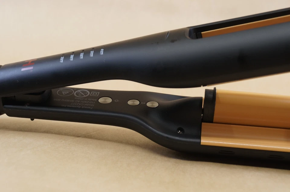 CHI Multi-Wave Styler - Hairstyles with Adjustable Barrel for Customizable Waves - Image 3 of 4