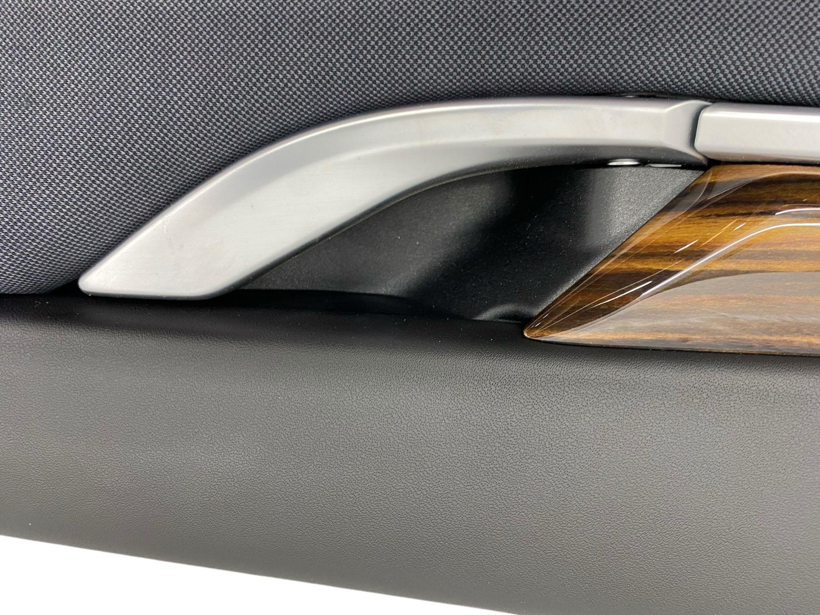 2017 - 2020 MASERATI LEVANTE M161 REAR LEFT INTERIOR DOOR PANEL W/ SWITCH