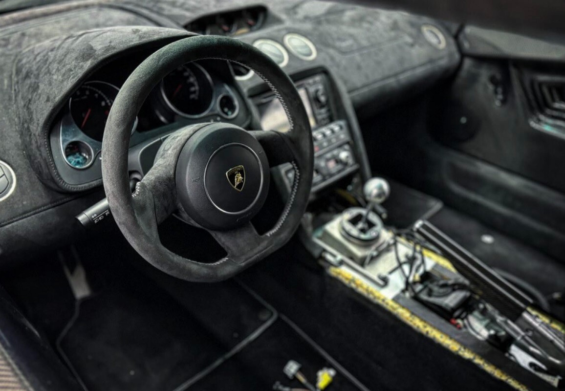 Full Alcantara padded Lamborghini Gallardo steering wheel custom stitching LP560