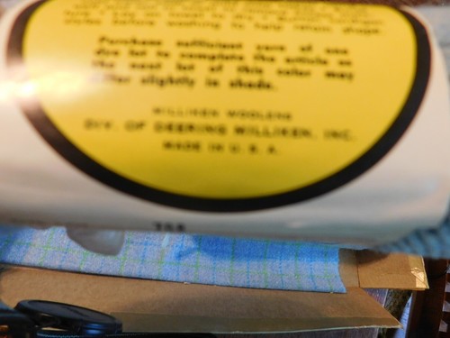 MILLIKEN WORSTED 100% WOOL YARN, 8 SKEIN PLUS MATCHED FABRIC.708 DYE LOT - Picture 4 of 7