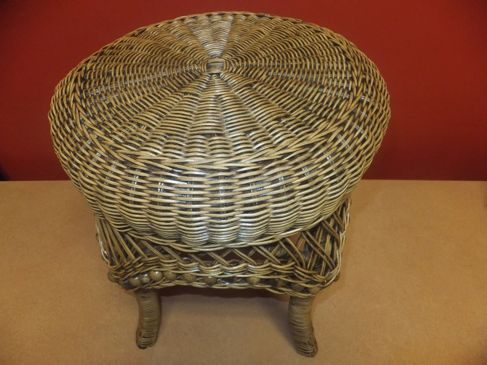Wicker stool with beads - Image 3 of 4