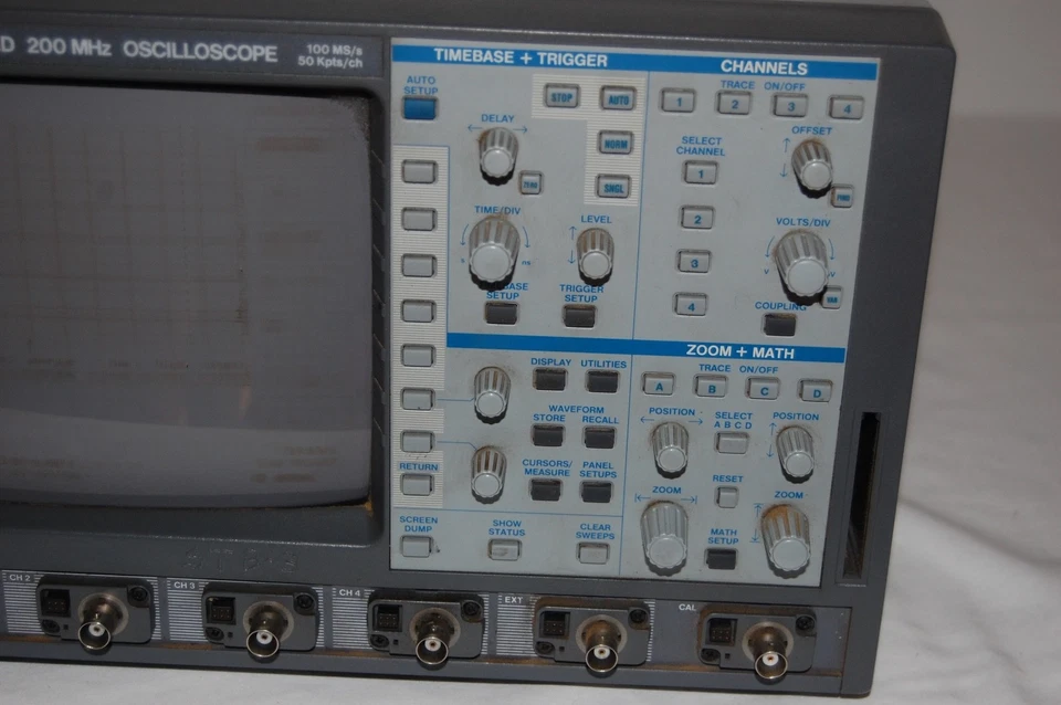 LeCroy 9304A Quad 200MHz Oscilloscope 4 Channels 100 MS/s - Image 2 of 4