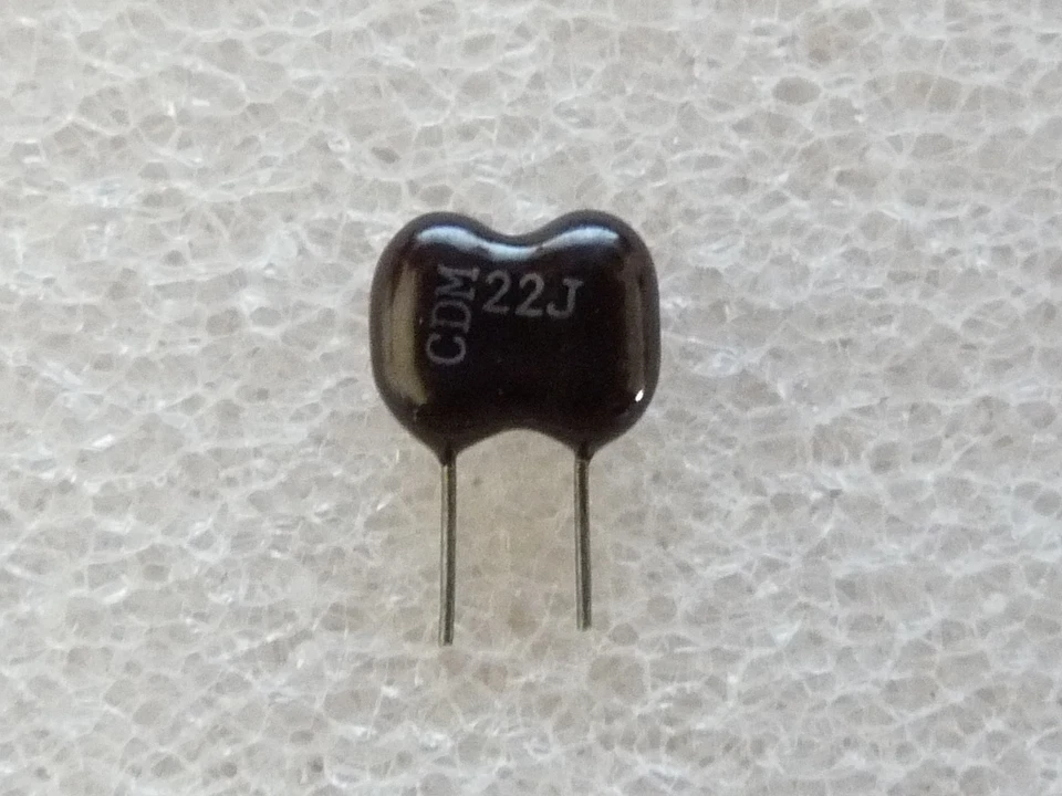 2x CDE Condensateur Silver Mica 22pF 500V 5% Radial 3.5mm