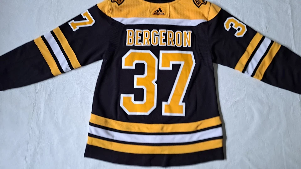 THREE SEVEN Mens small Boston Bruins jerseY adidas Patrice Bergeron Adidas 46 - Image 4 of 4
