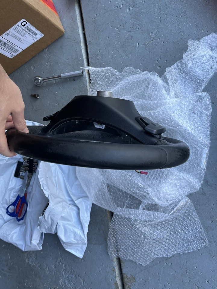 Mercedes-benz E350 Steering Wheel W207 W212 W204 W212 - Image 3 of 3