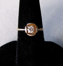 14K Yellow Gold Approx. 1/3 Ct. Diamond Solitaire Ring w/ Petal Design - Sz. 6.5