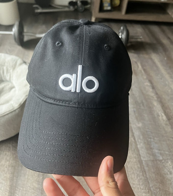 Alo Yoga Black performance off duty cap