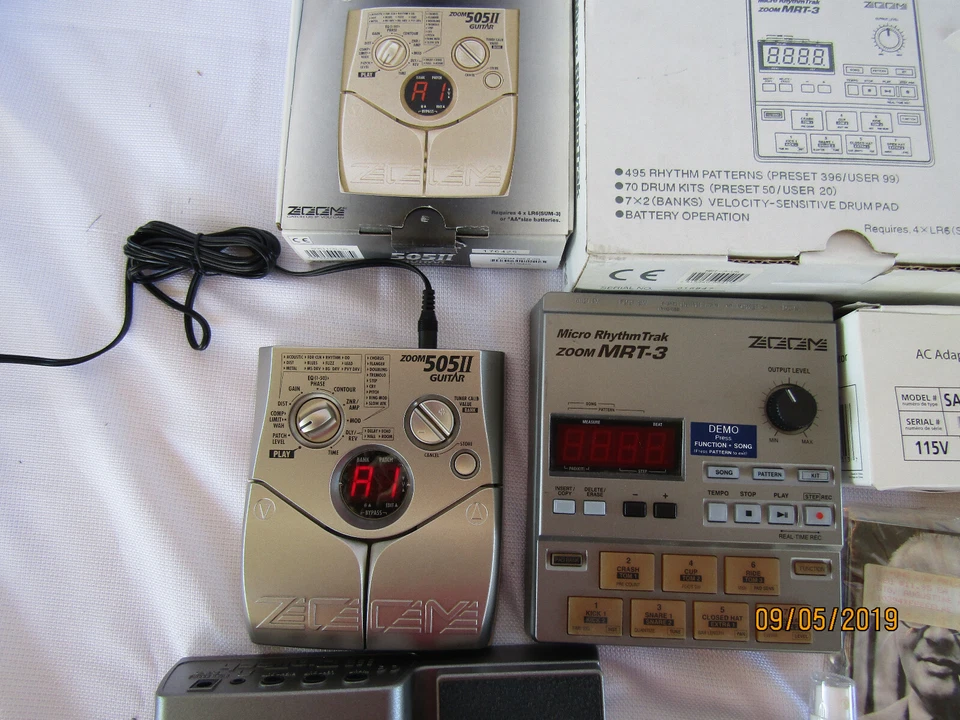 Zoom Micro RhythmTrak MRT-3, DigiTech RP80, Zoom 505II, 505ii y libro, revista Foto 3 de 4