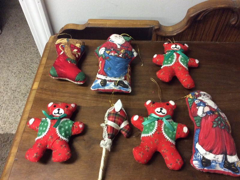 Nice Lot Of Christmas Stuffed Ornaments Santas, Horse Teddy Bears. Stocking, Dec