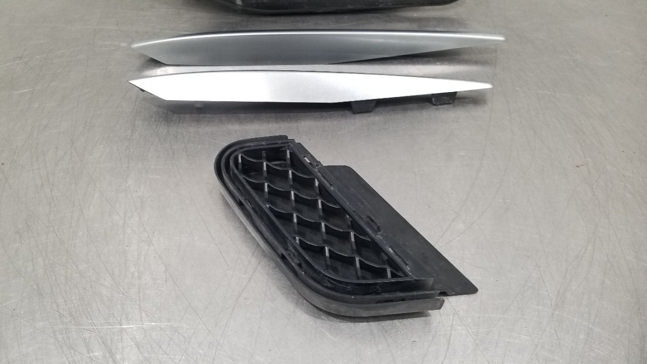 Mercedes-Benz SLS AMG Left Fender grille