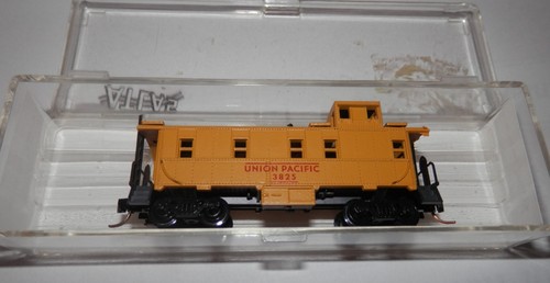 Atlas N Scale Union Pacific 3825 Caboose #3562 con acopladores Kadee | Condition: Used