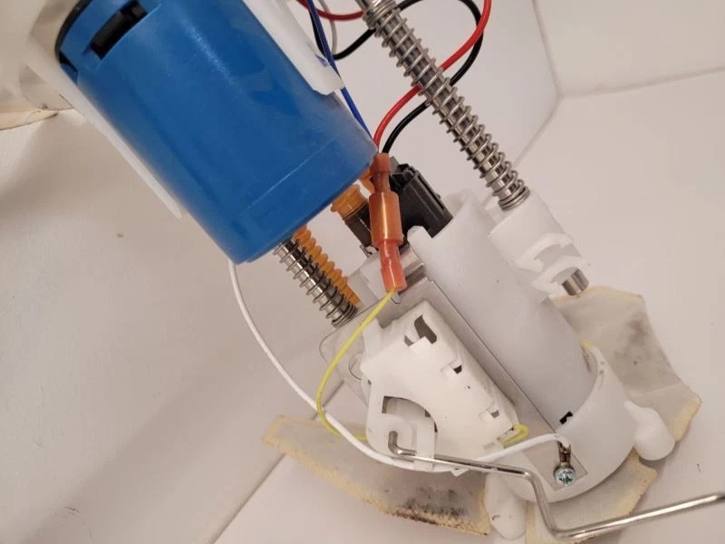 2004-2005 FORD EXPLORER Fuel Pump Assembly Excluding Sport Trac 4.0L Foto 2 de 4