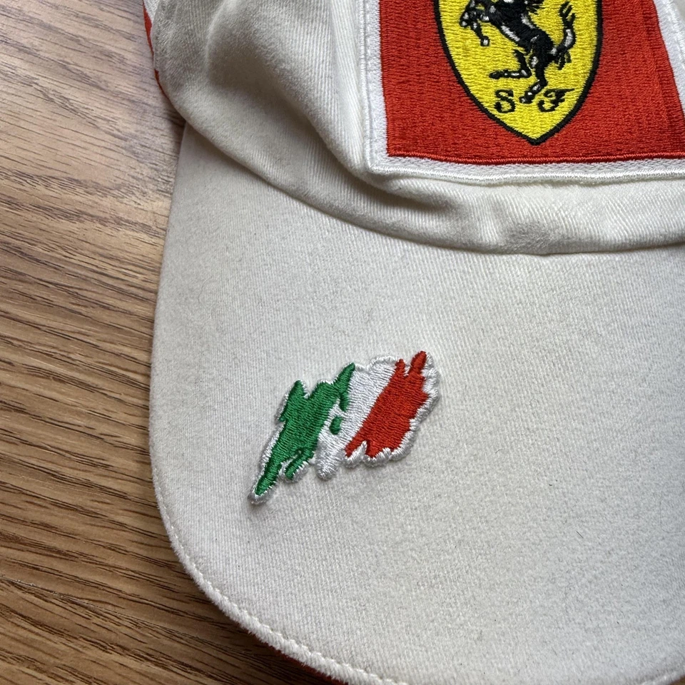 Gorra Scuderia Ferrari con correa trasera blanca roja bandera italiana F1 carreras para hombre grande Foto 2 de 4
