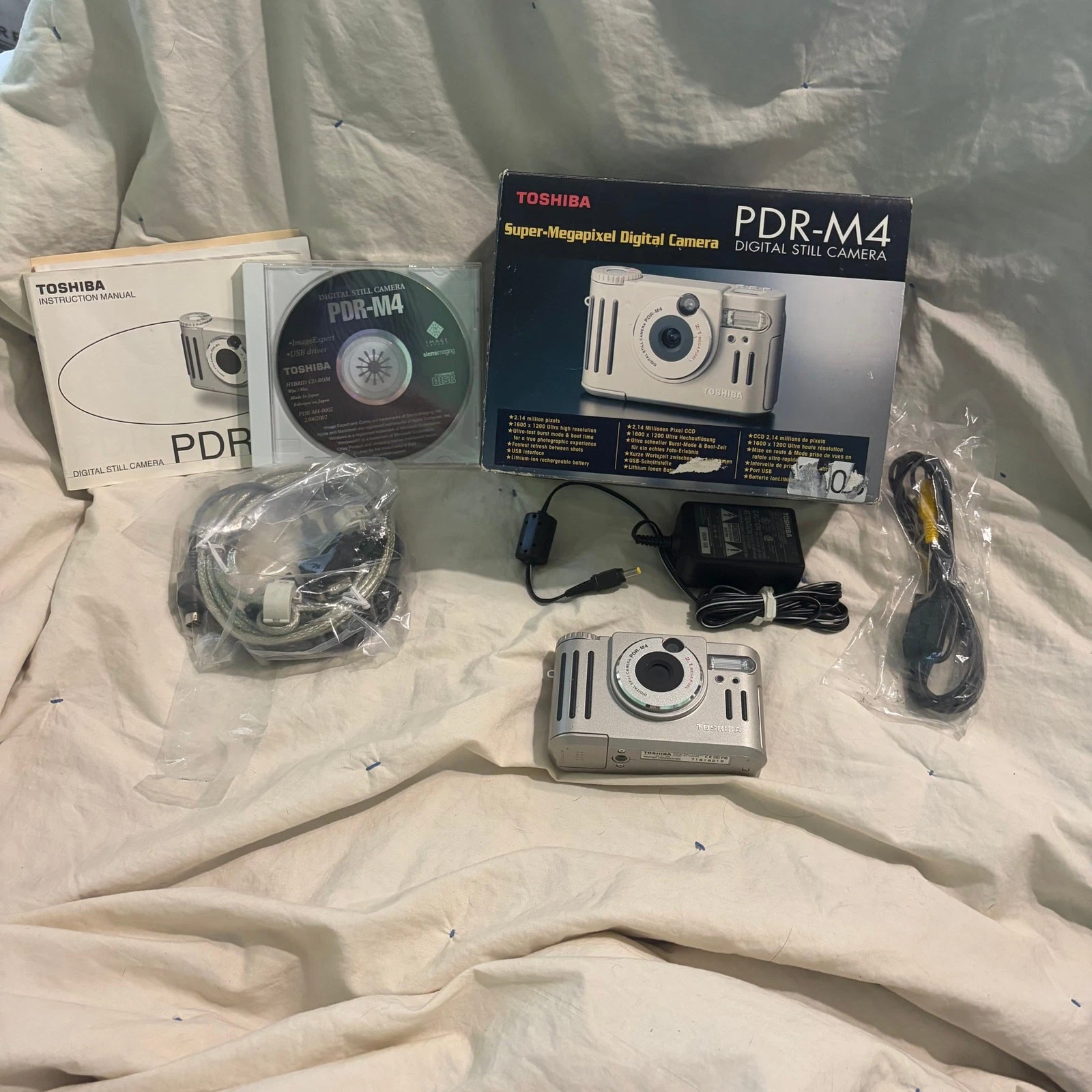 Vtg Toshiba PDR-M4 2.1 Megapixel Digital Still Camera Bundle Silver Working