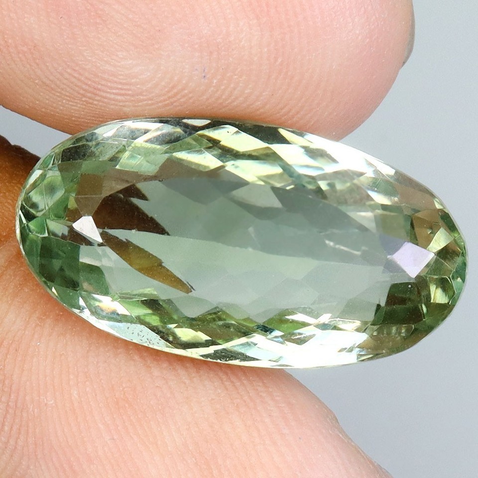 Prasiolite ovale 15,82 carats | Sublimez vos tenues de soirée avec une bague sur mesure