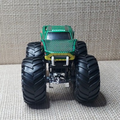 Hot Wheels Monster Trucks 1:64 Scale Vehicle - Snake Bite Vinny Venom