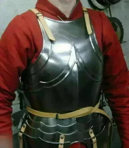 Chaqueta de coraza de caballero con armadura superior de acero medieval Foto 3 de 4