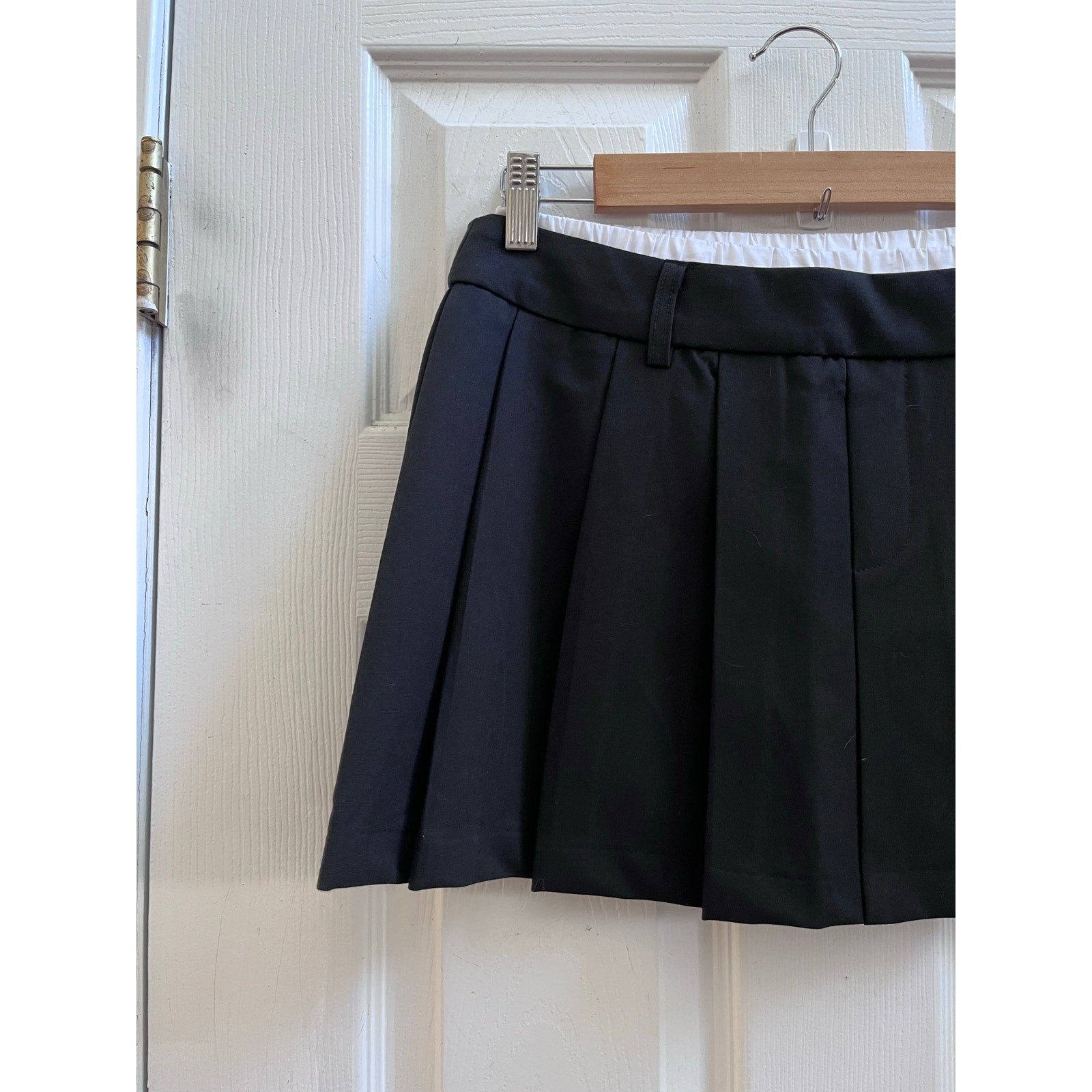 Sans Souci New Black Exposed White Boxer Waistband Front Pleated Skirt Medium 