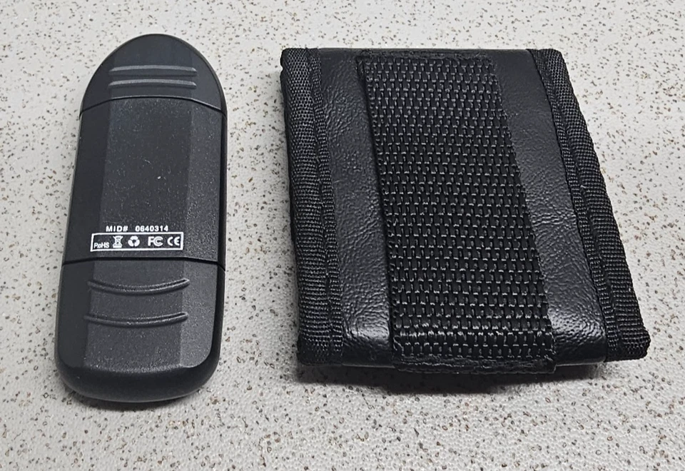 Vivitar SD card reader + SD Memory Card Wallet - Image 2 of 4