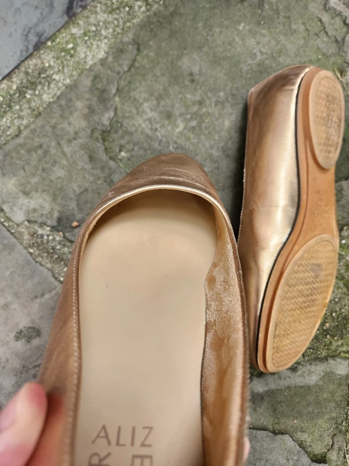 Naturalizer Gold Flat Shoes Size 9.5 Women - Image 4 of 4