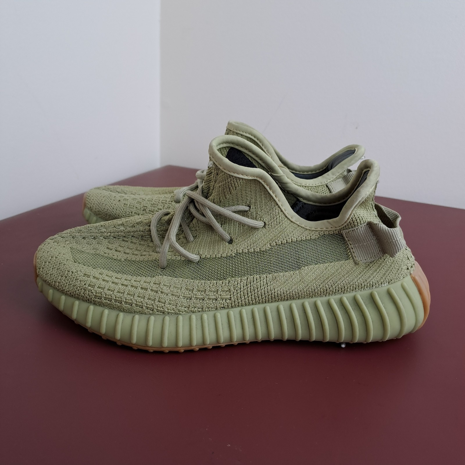 Adidas Yeezy Boost 350 V2 Sulfur Shoes Womens Size 6.5 Green Trainer Sneakers thumbnail 2