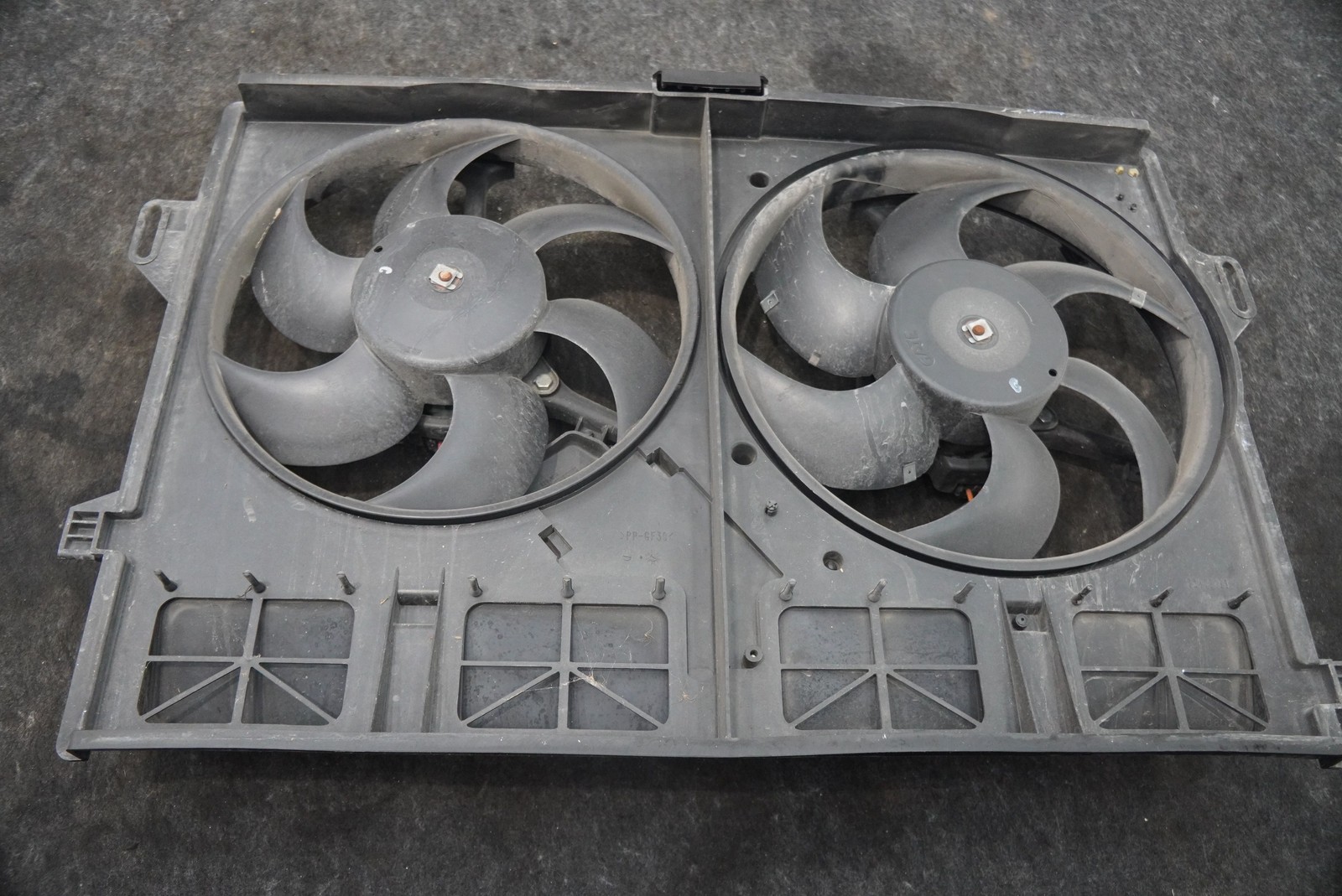 Engine Radiator Cooling Fan Motor 4G43-8C607-AA Aston Martin V8 Vantage 2006-16