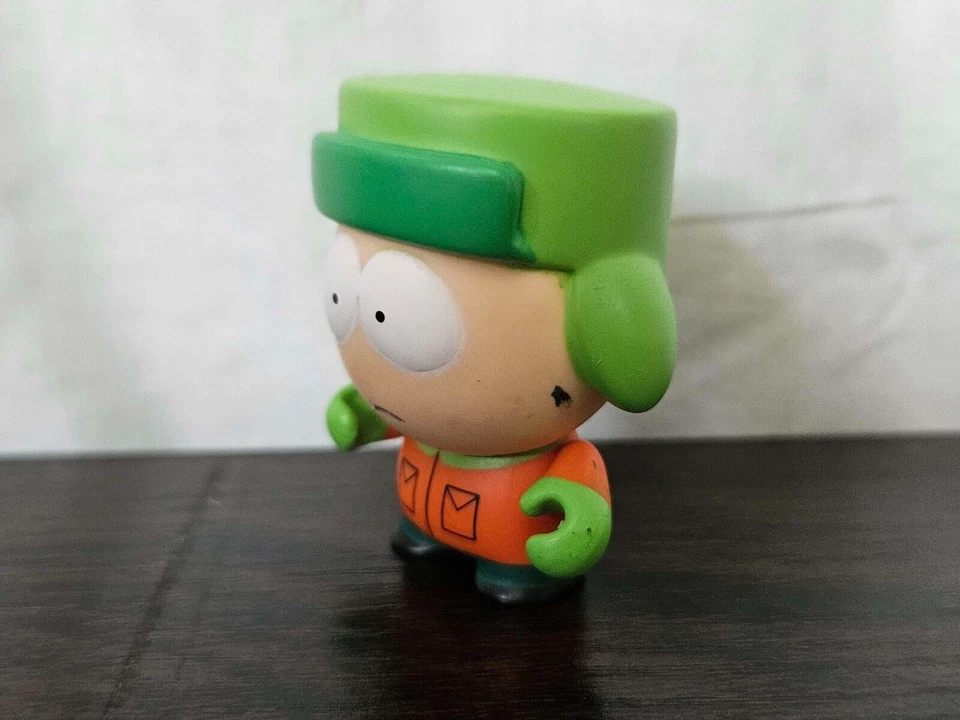 RARE 2011 Kidrobot South Park Series 1 - kyle- Vinyl Mini Action Figure Toy 3" - Image 2 of 4