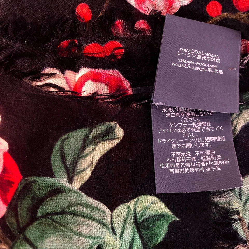 Nueva bufanda japonesa Alexander McQueen escena floral Foto 4 de 4