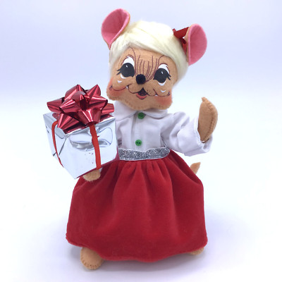 Annalee 2013 Silver Sparkle Girl Mouse Holding Gift 8'' Holiday Christmas Doll